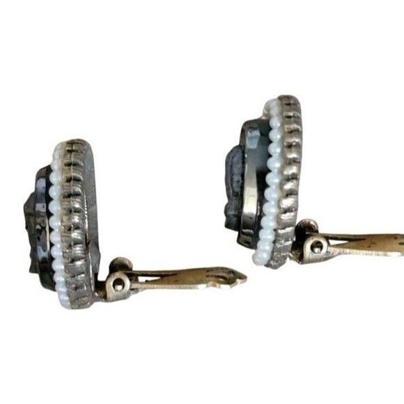 Vintage Black Glass Victorian Intaglio Carved Cameo Faux Pearl CLIP ON Earrings - Picture 3 of 7